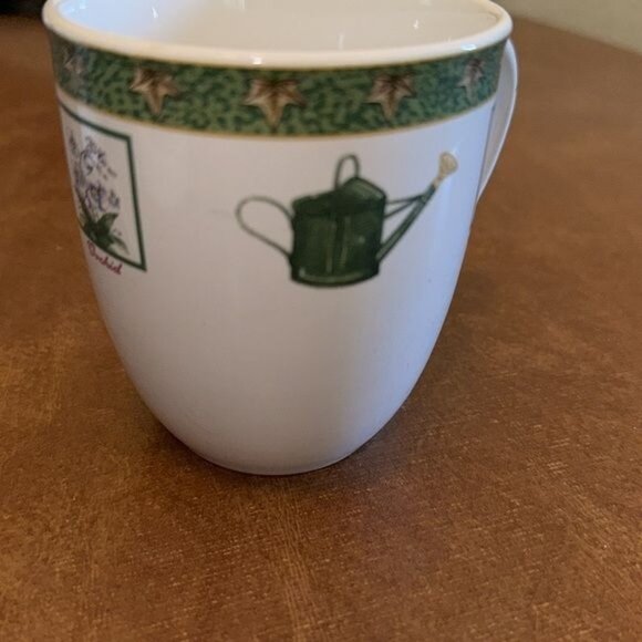 Royal Norfolk Garden Tools Motif Ceramic Mug - Picture 2 of 6